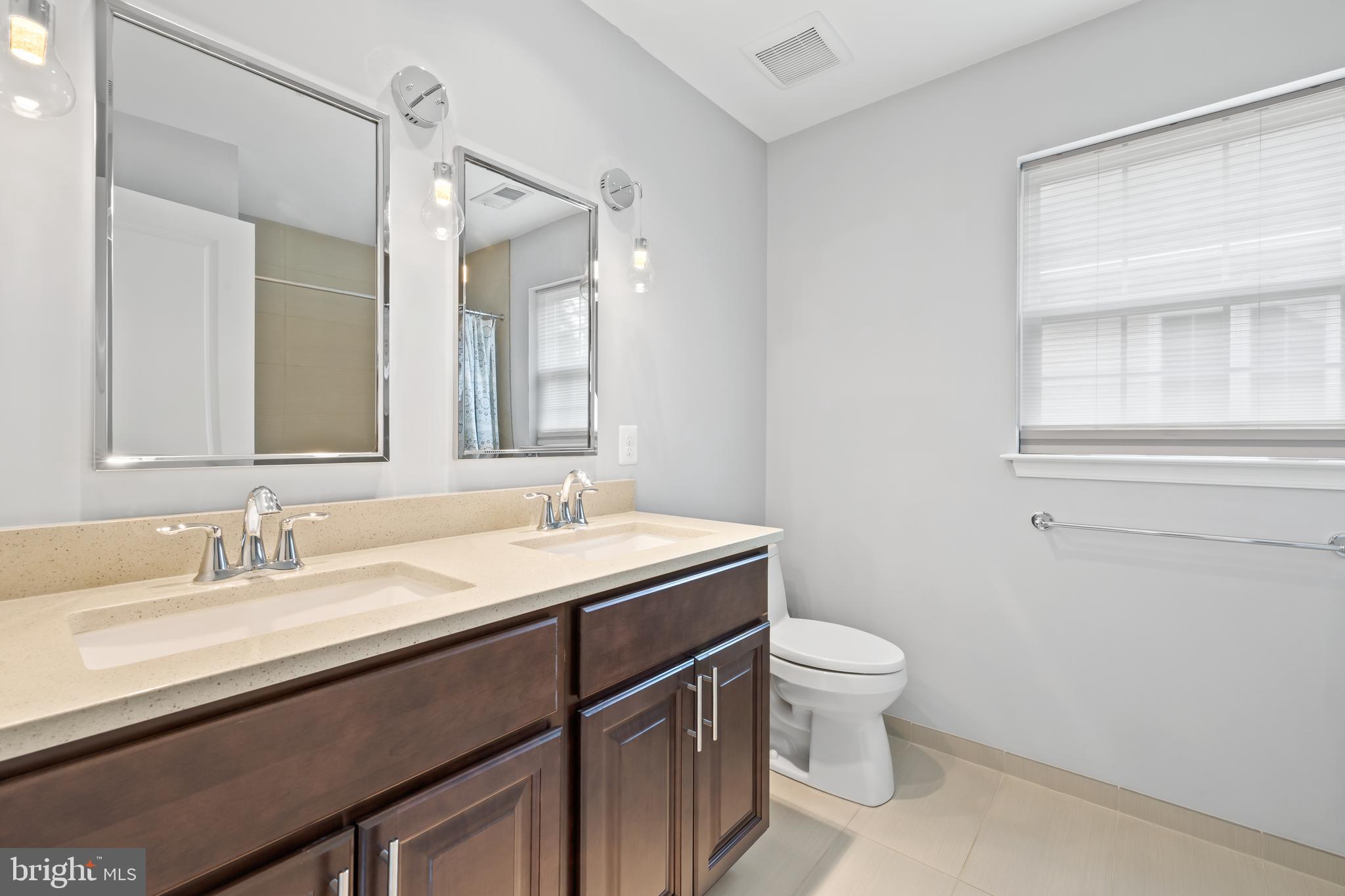 3722 LAWRENCE AVENUE