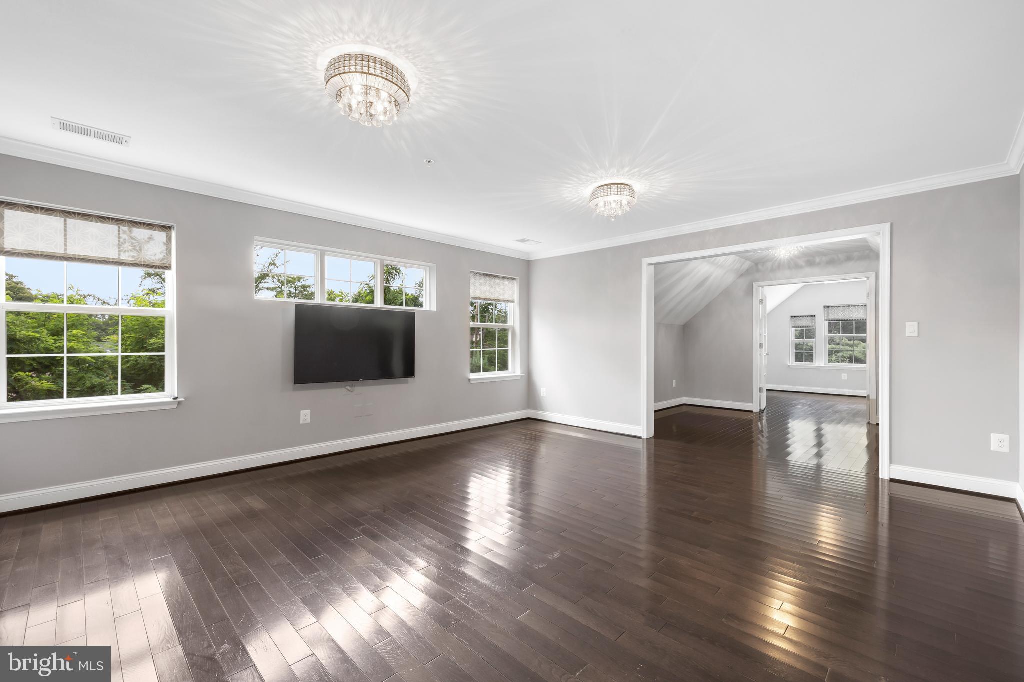 3722 LAWRENCE AVENUE