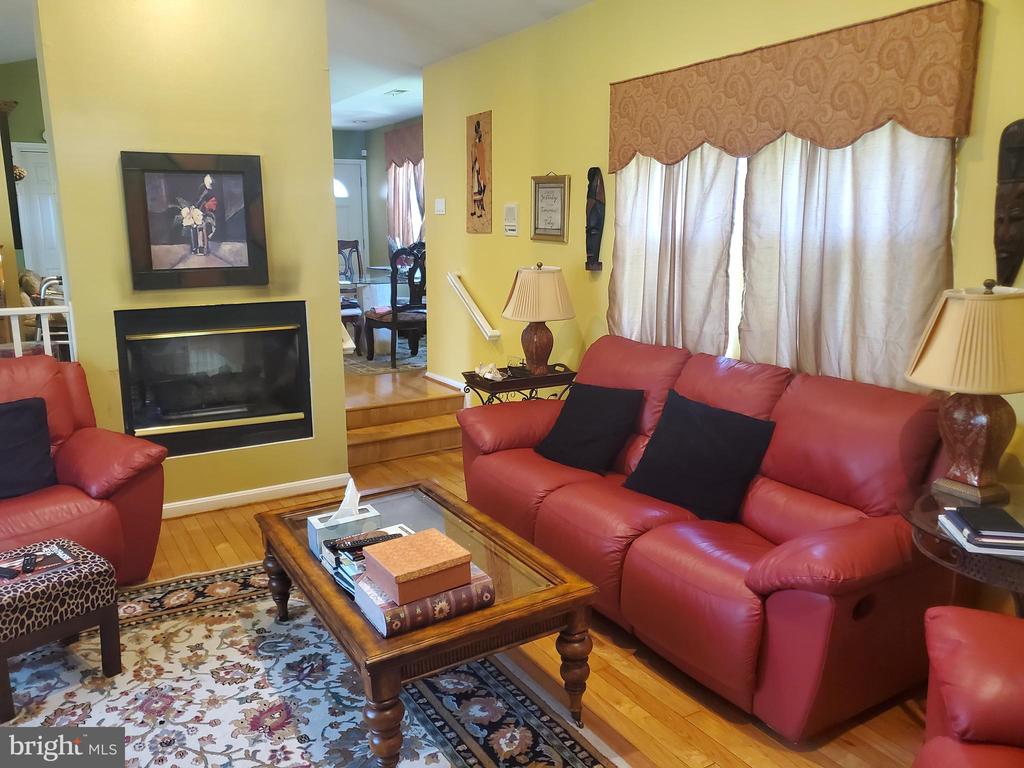 1514 OAKVIEW DRIVE