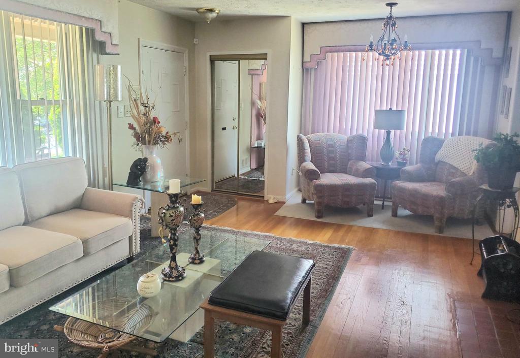 1514 OAKVIEW DRIVE