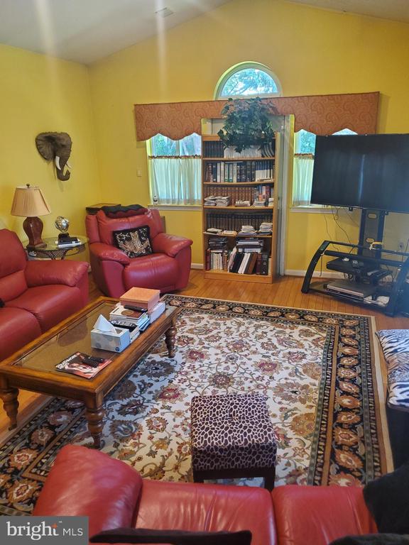 1514 OAKVIEW DRIVE