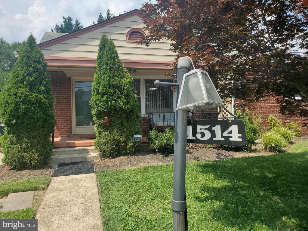1514 OAKVIEW DRIVE