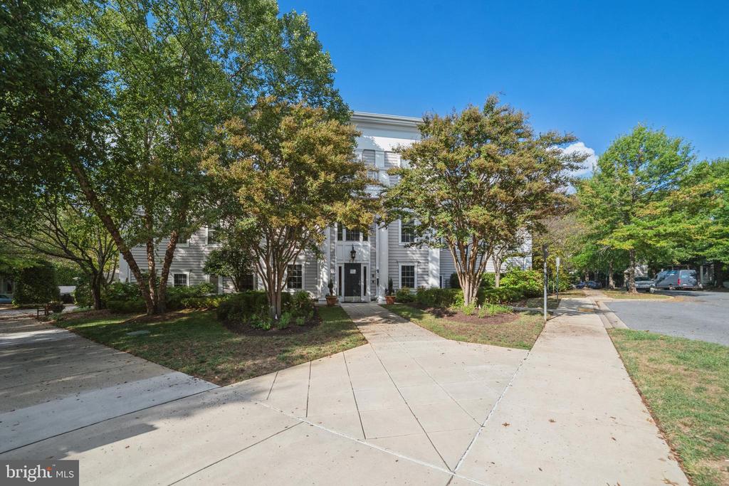 514 LEANING OAK STREET