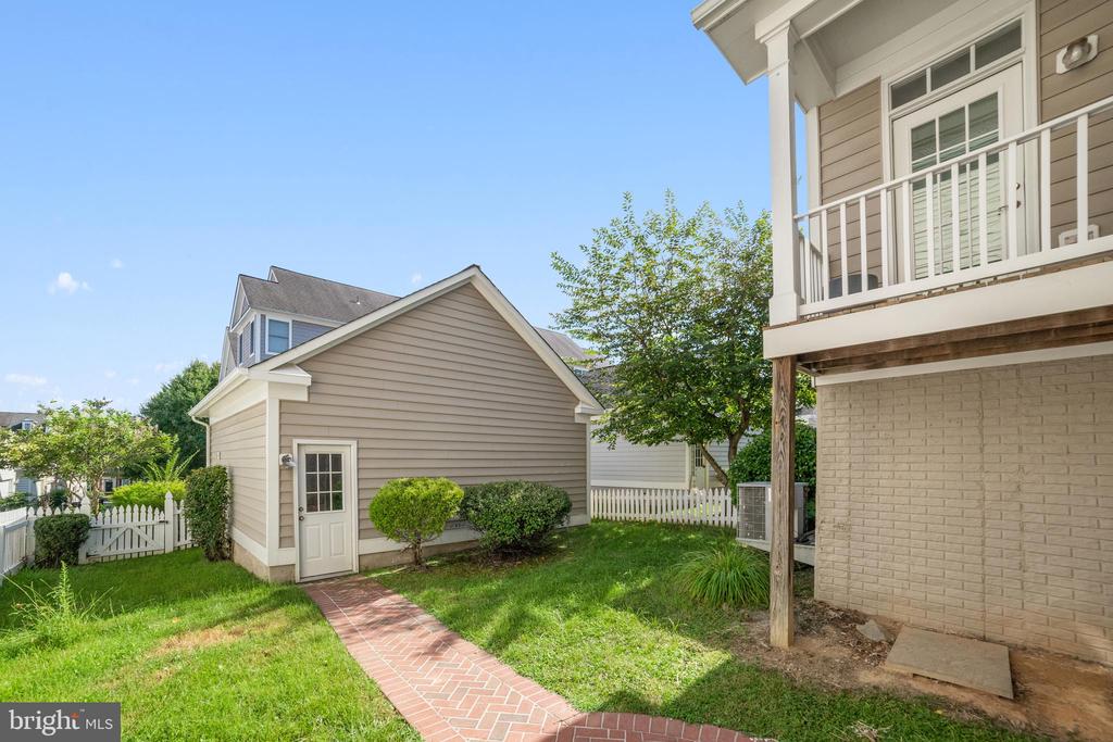 514 LEANING OAK STREET