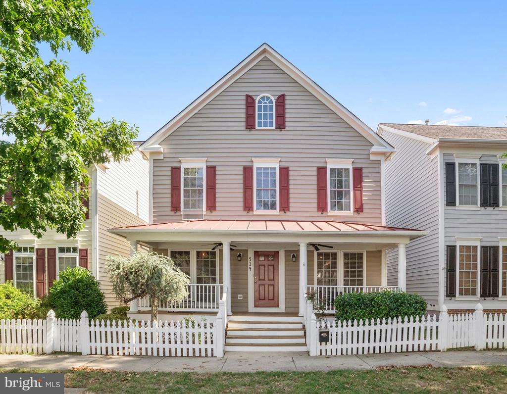 514 LEANING OAK STREET
