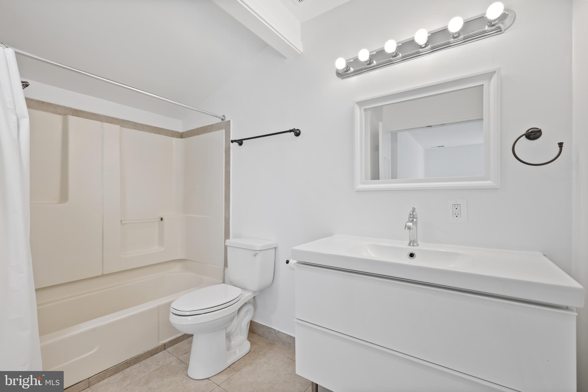 452 GIRARD STREET 304