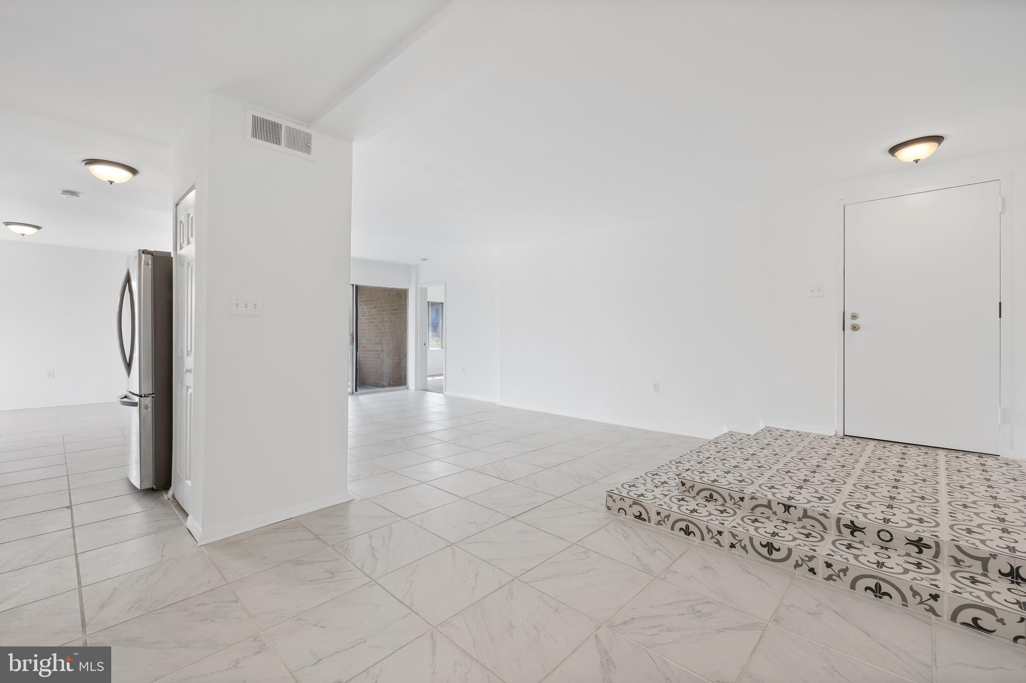 452 GIRARD STREET 304