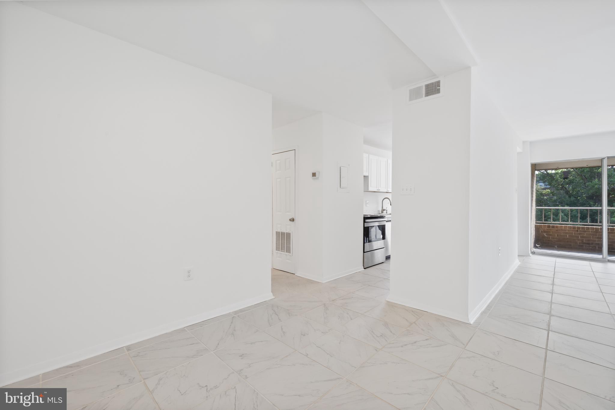 452 GIRARD STREET 304