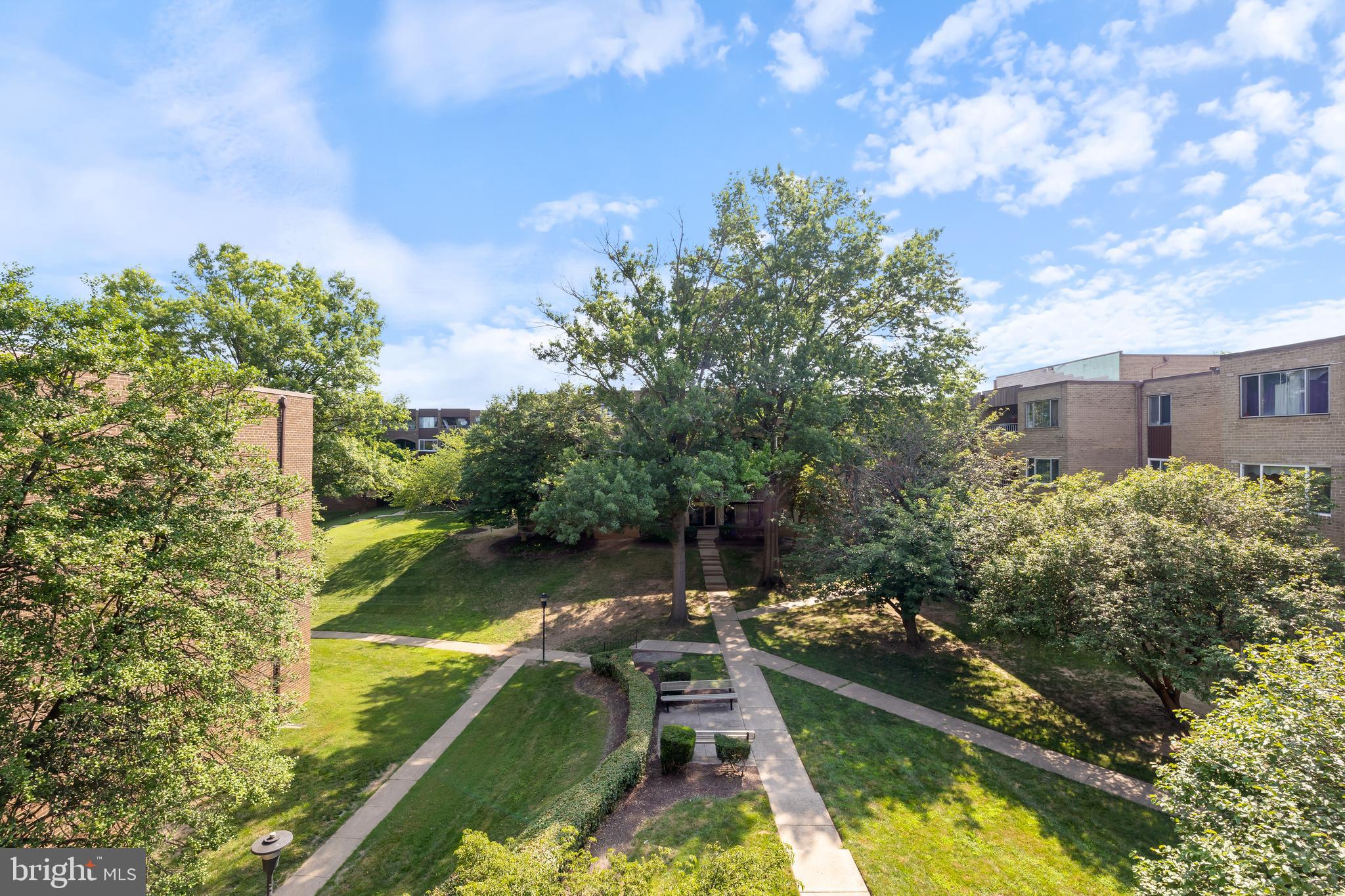 452 GIRARD STREET 304