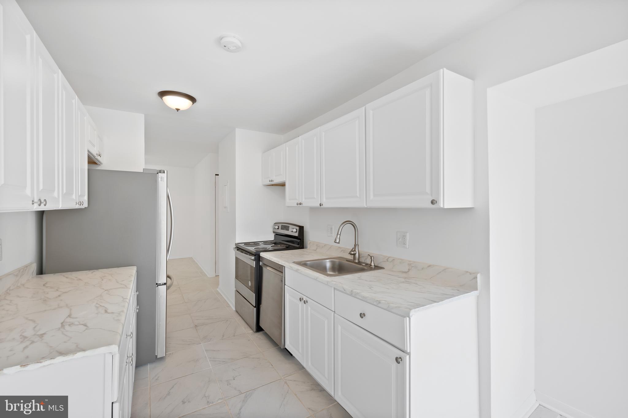 452 GIRARD STREET 304