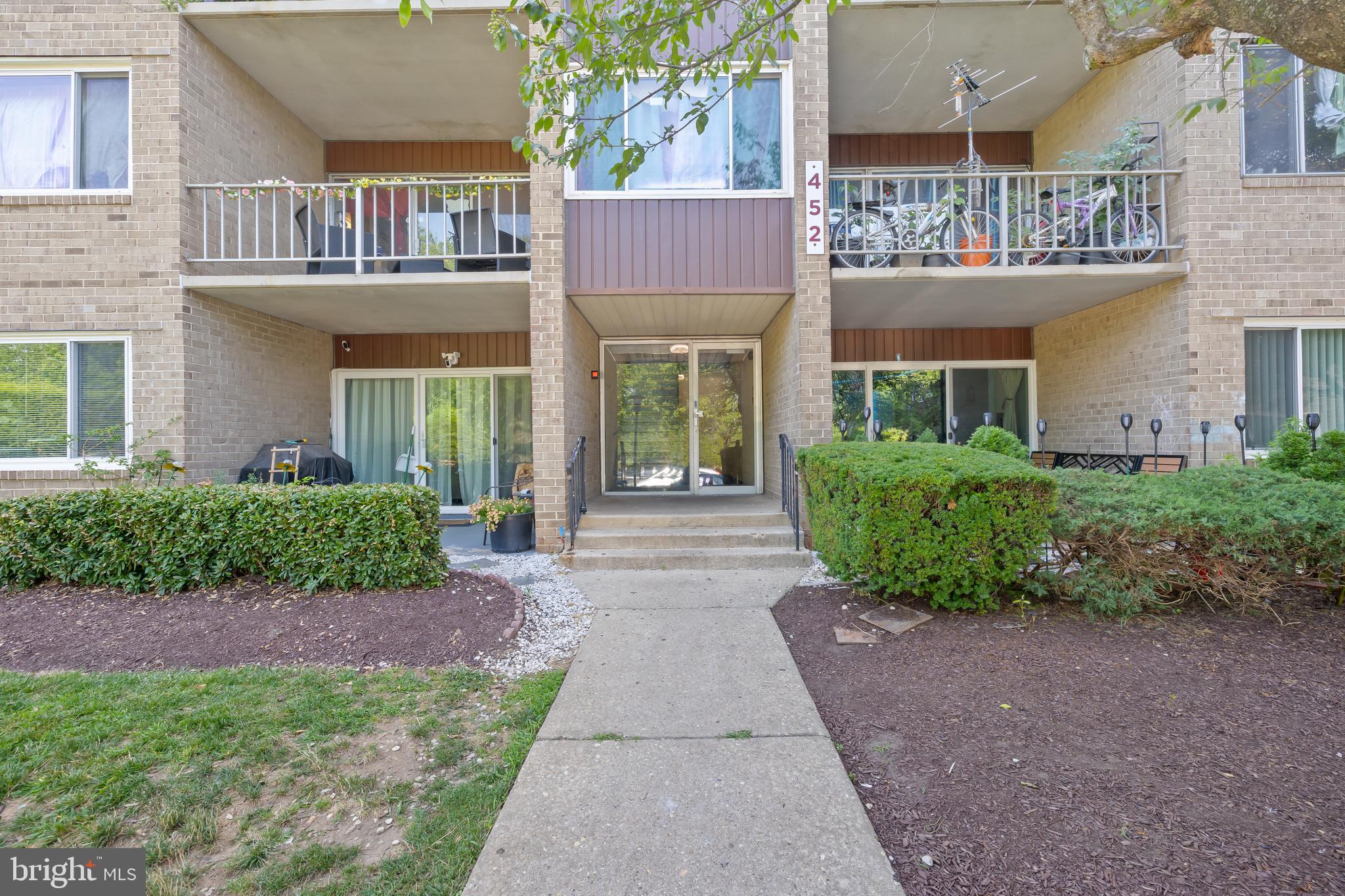 452 GIRARD STREET 304