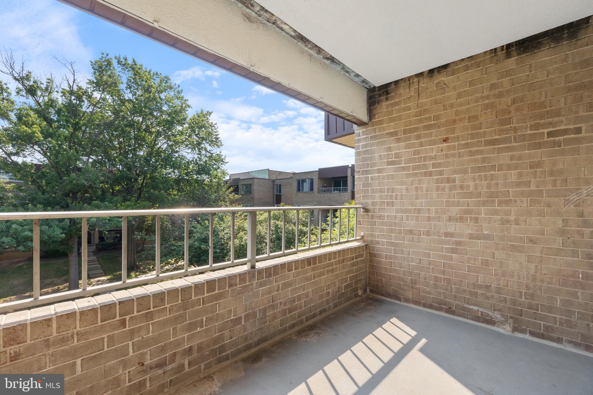 452 GIRARD STREET 304