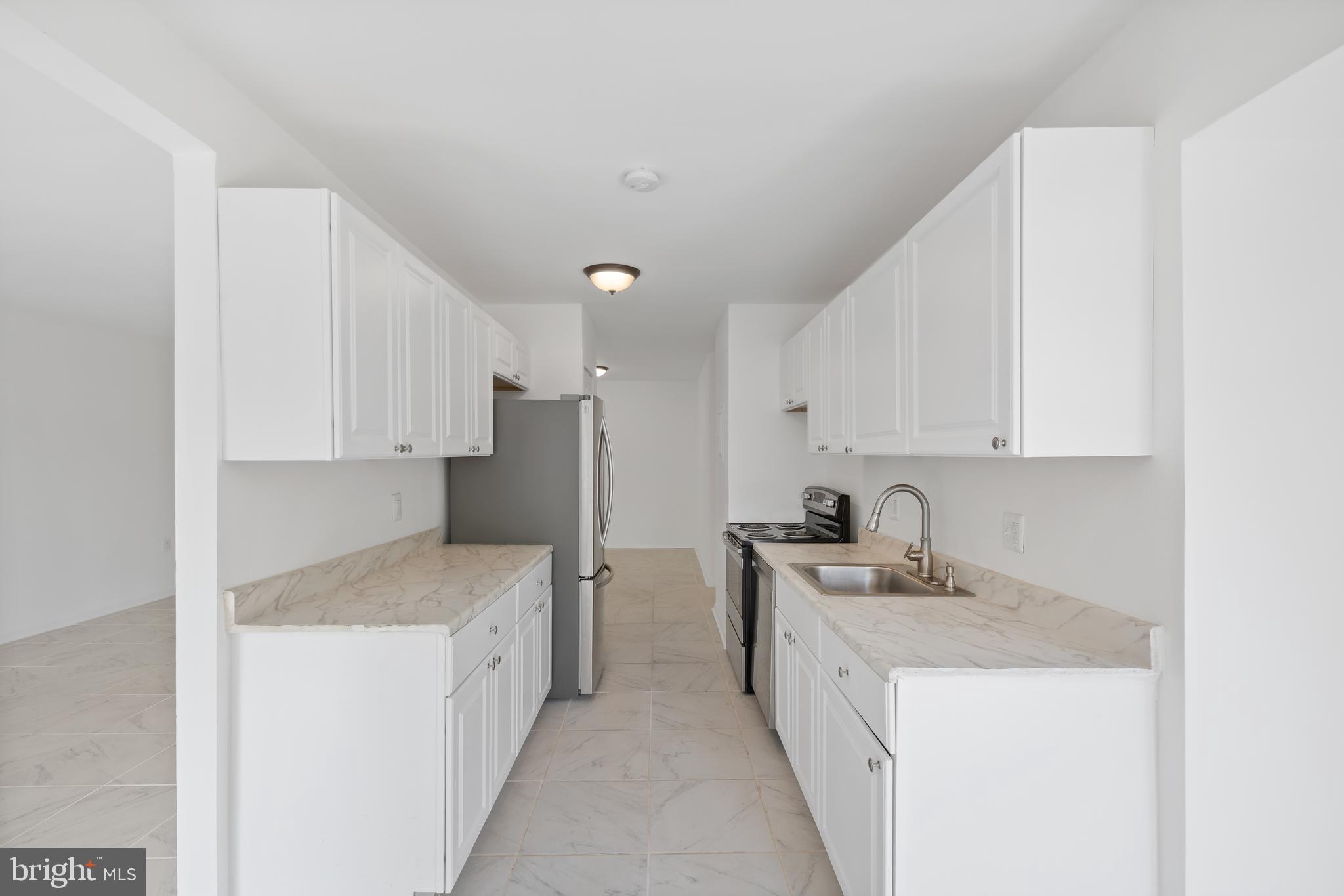 452 GIRARD STREET 304