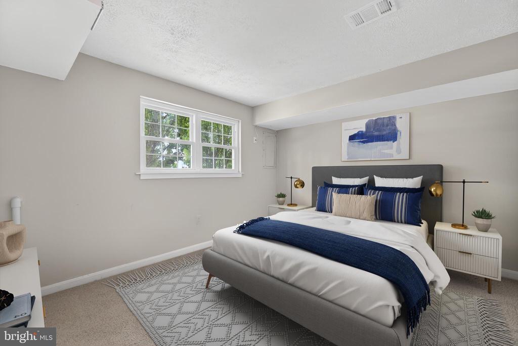 1252 KNOLL MIST LANE