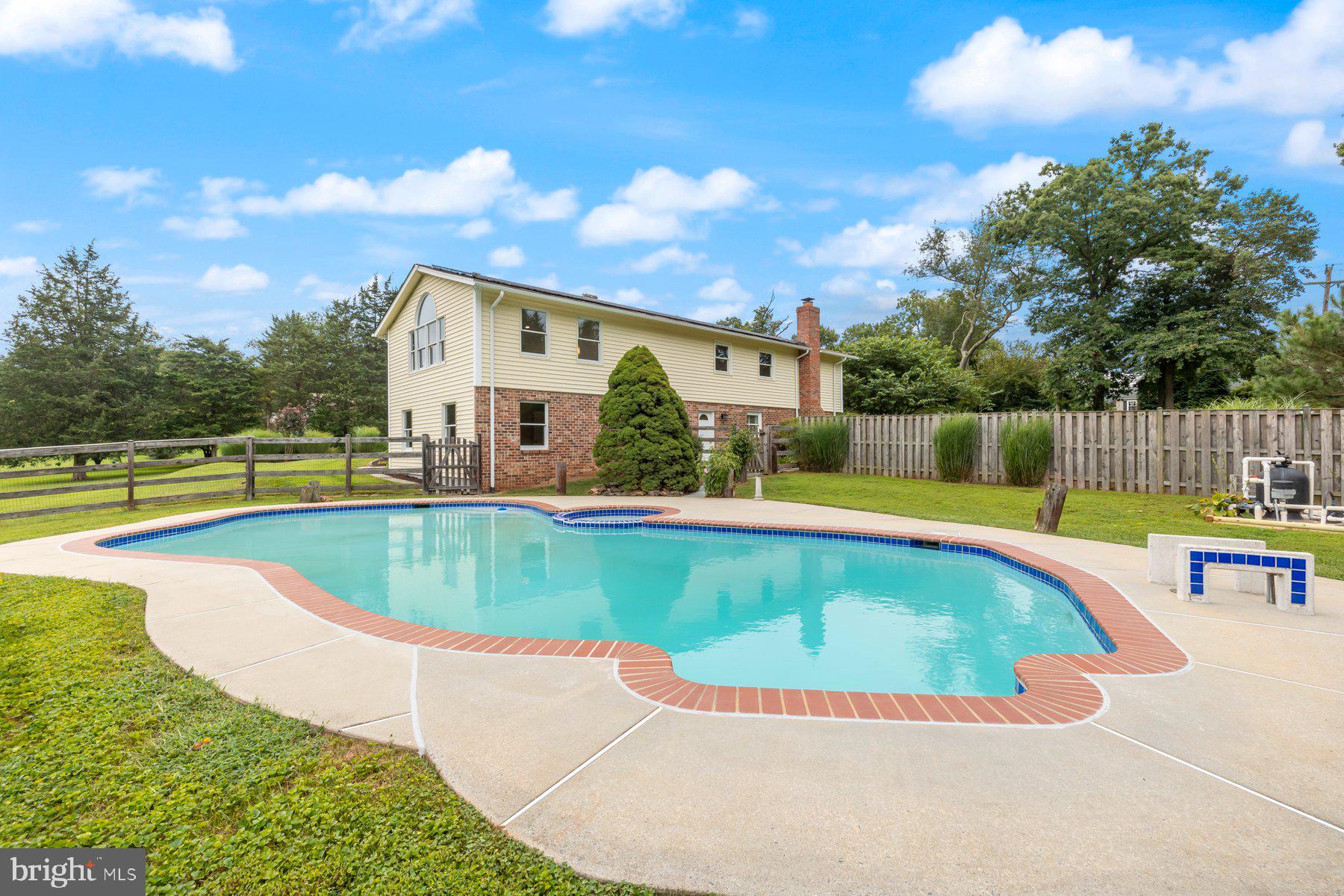 18604 MUNCASTER ROAD