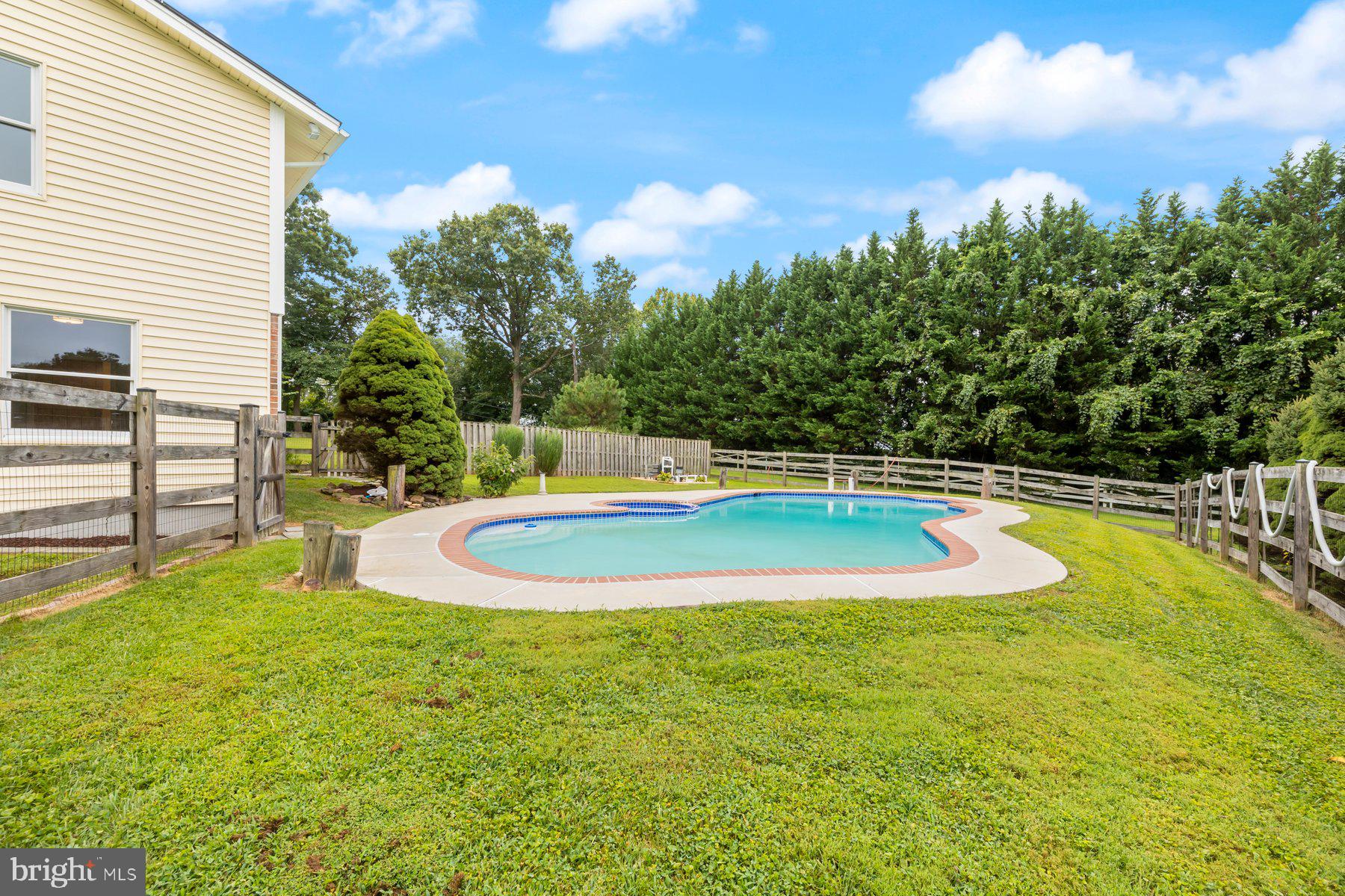 18604 MUNCASTER ROAD