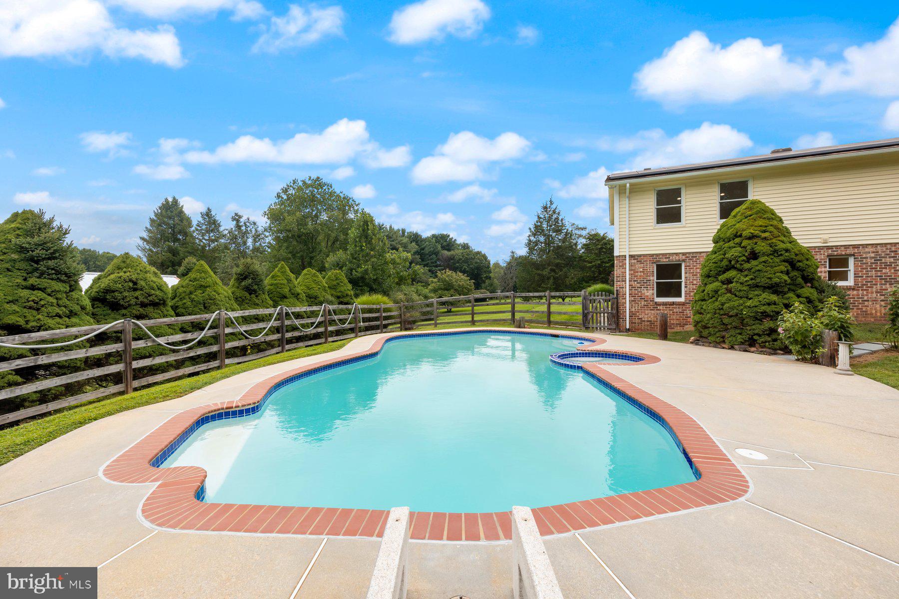 18604 MUNCASTER ROAD