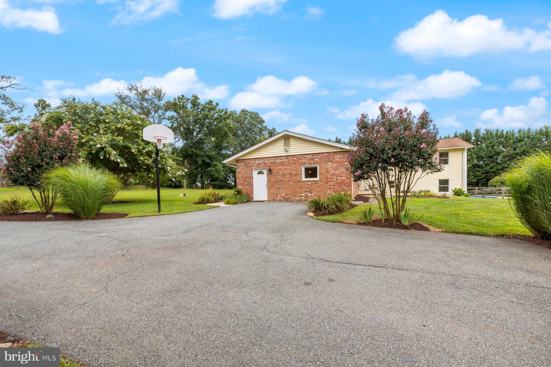 18604 MUNCASTER ROAD