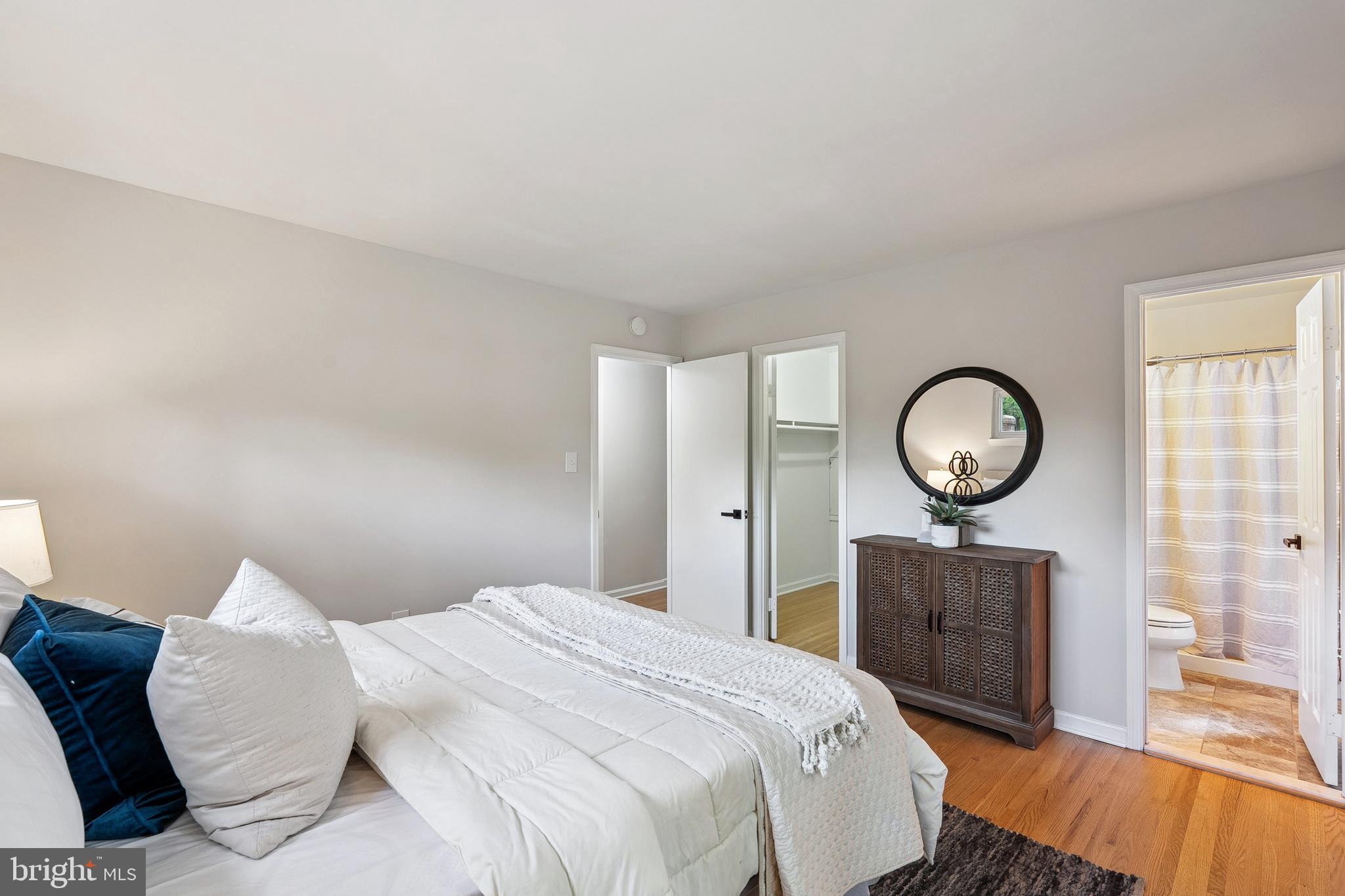 4717 IRIS PLACE