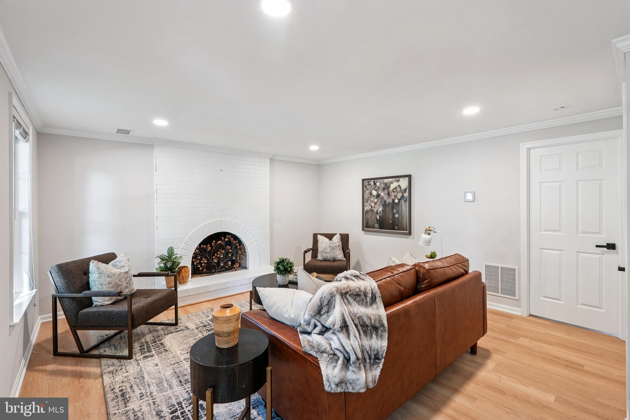 4717 IRIS PLACE