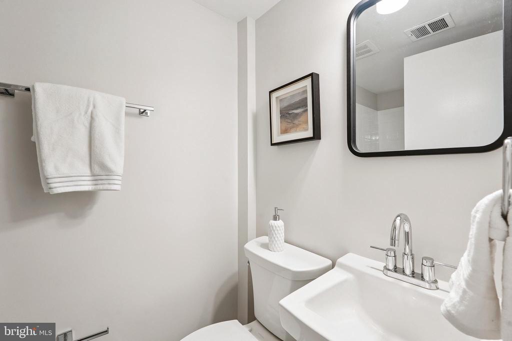 4717 IRIS PLACE