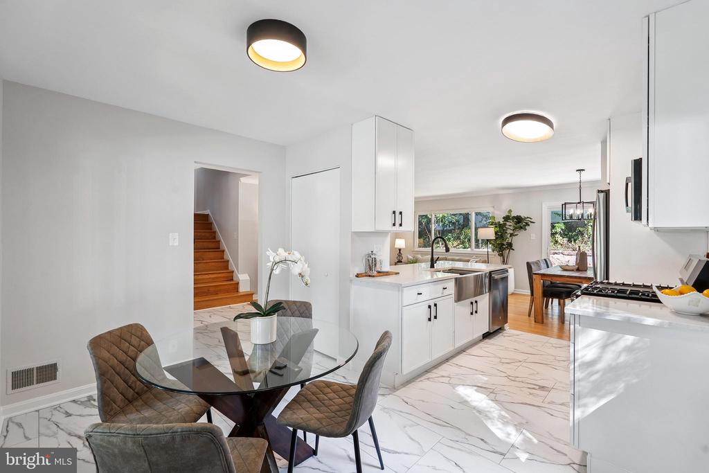 4717 IRIS PLACE