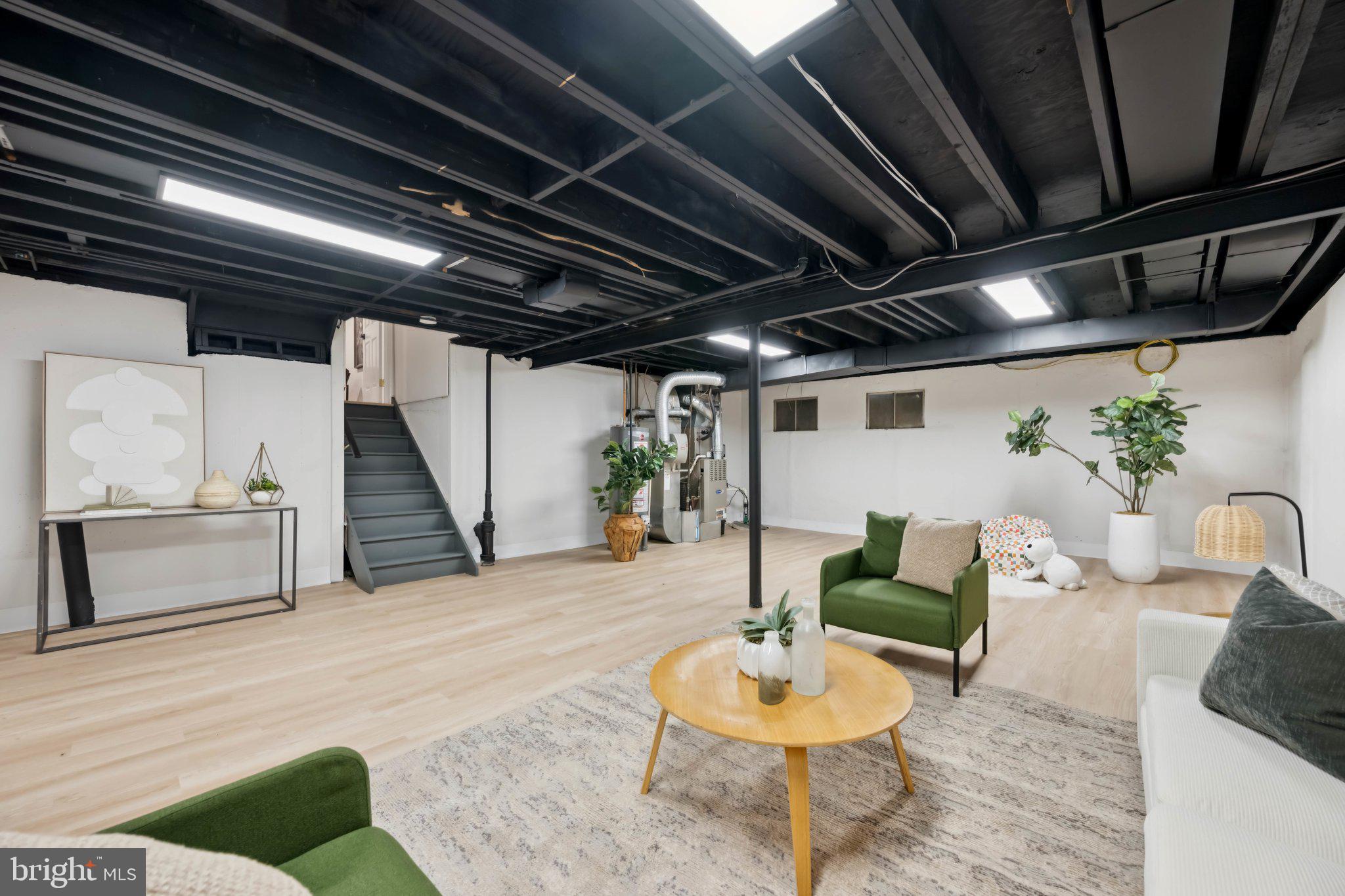 4717 IRIS PLACE