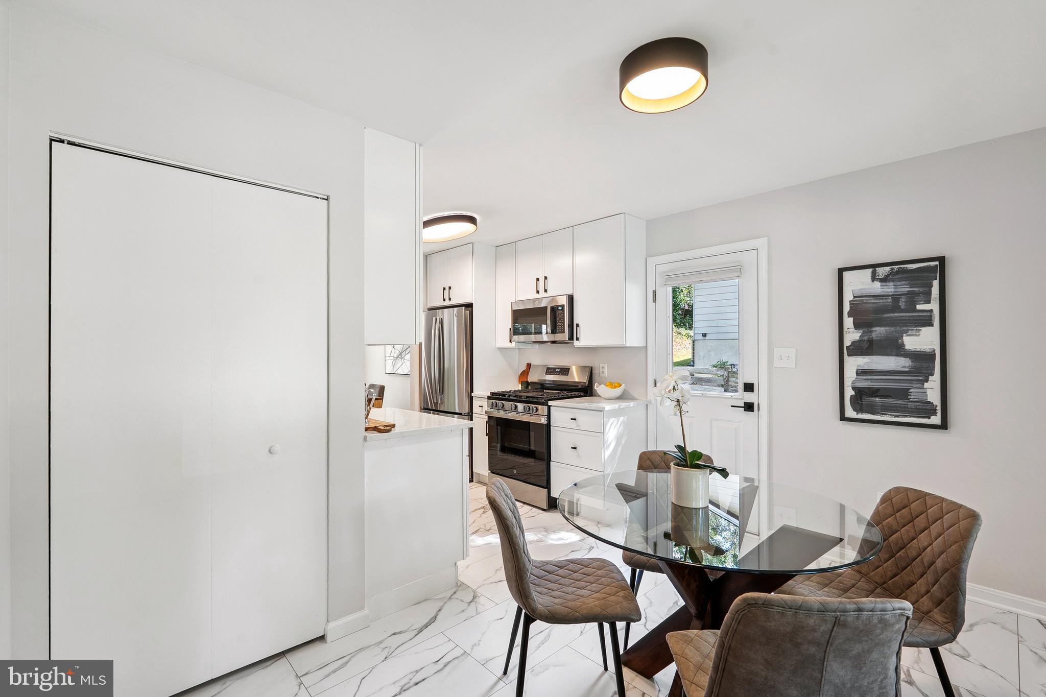4717 IRIS PLACE