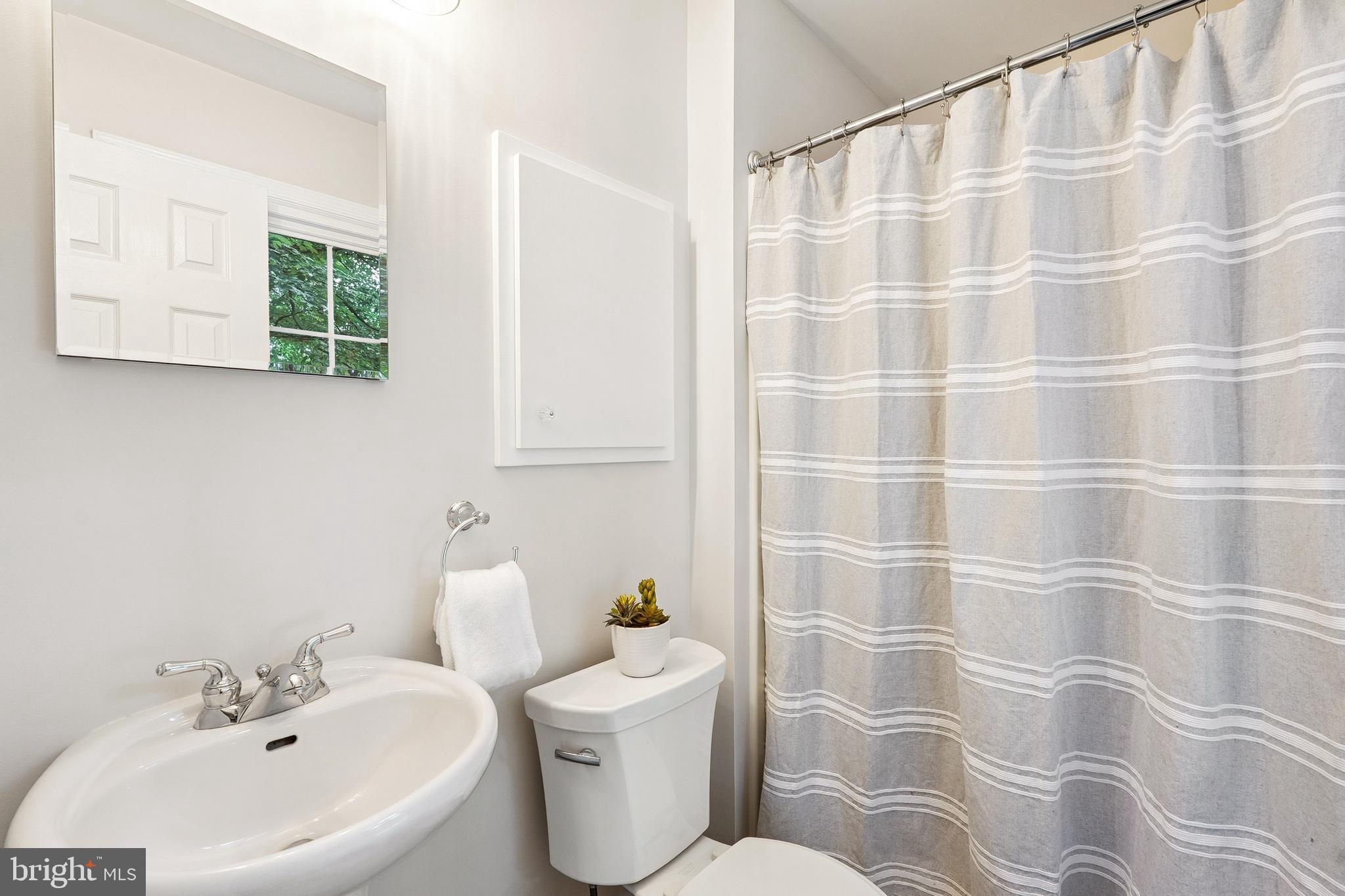 4717 IRIS PLACE