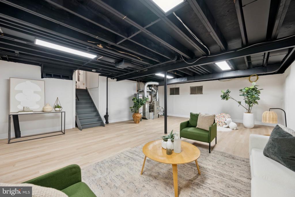4717 IRIS PLACE