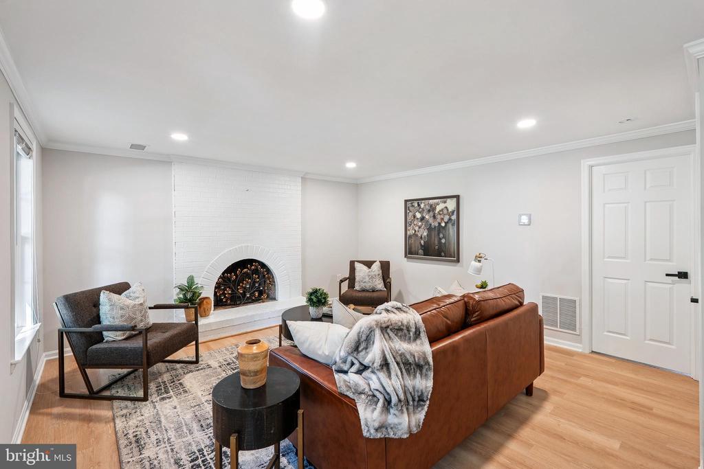 4717 IRIS PLACE