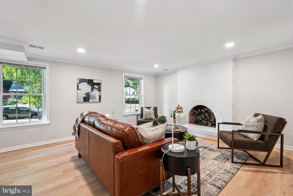 4717 IRIS PLACE