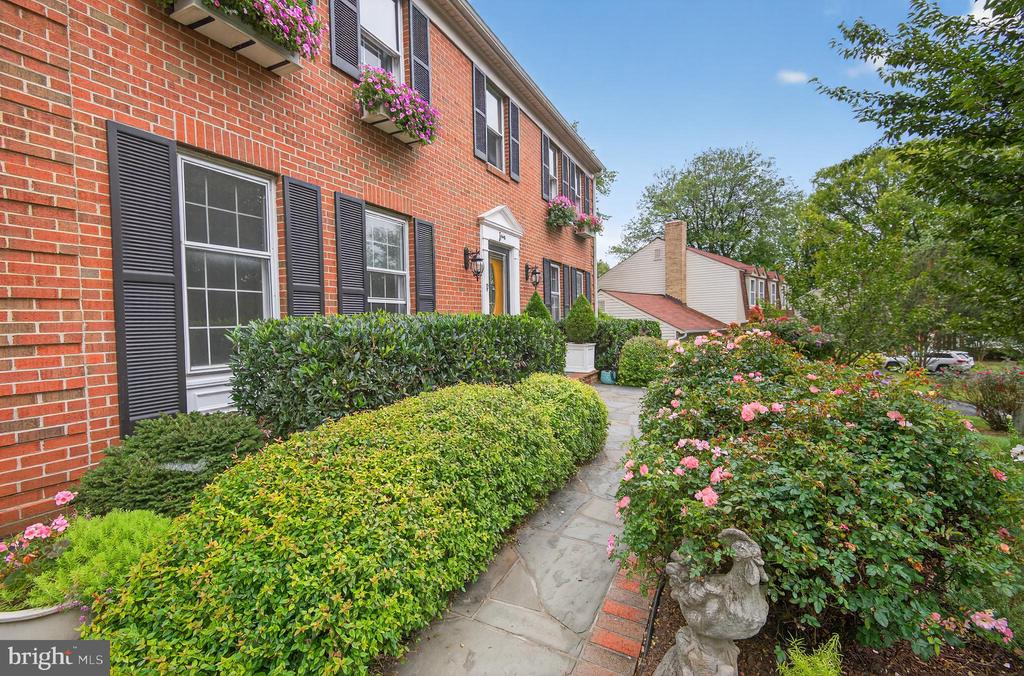 5 TURNHAM COURT