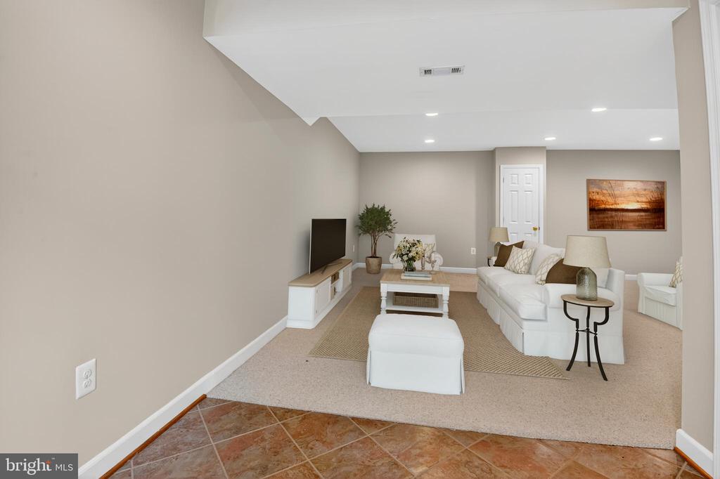 5 TURNHAM COURT