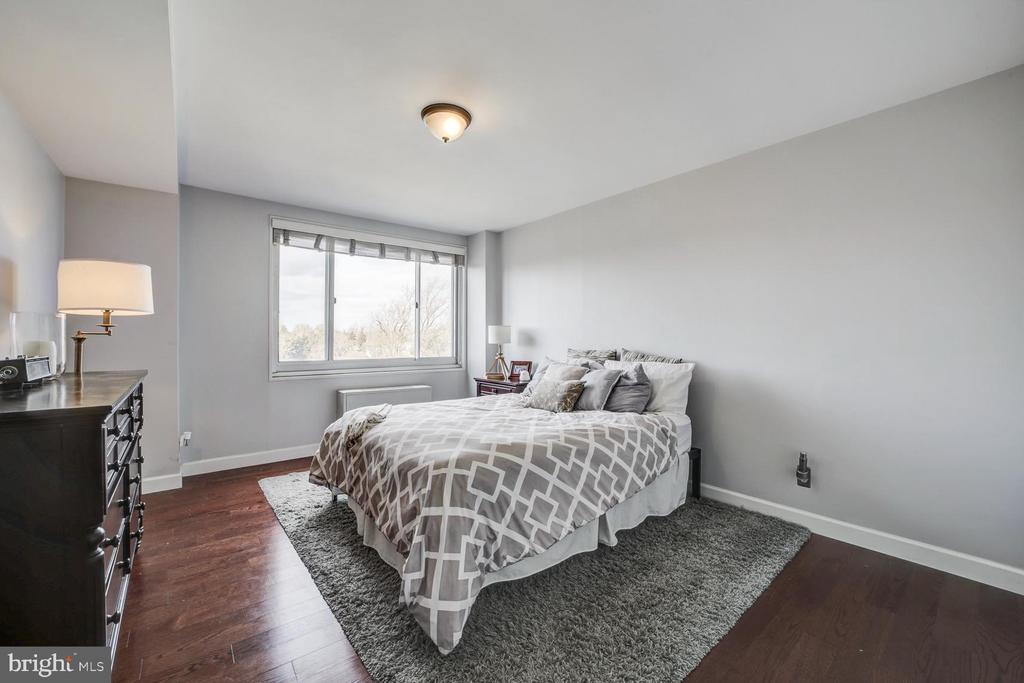 1900 LYTTONSVILLE ROAD 1105