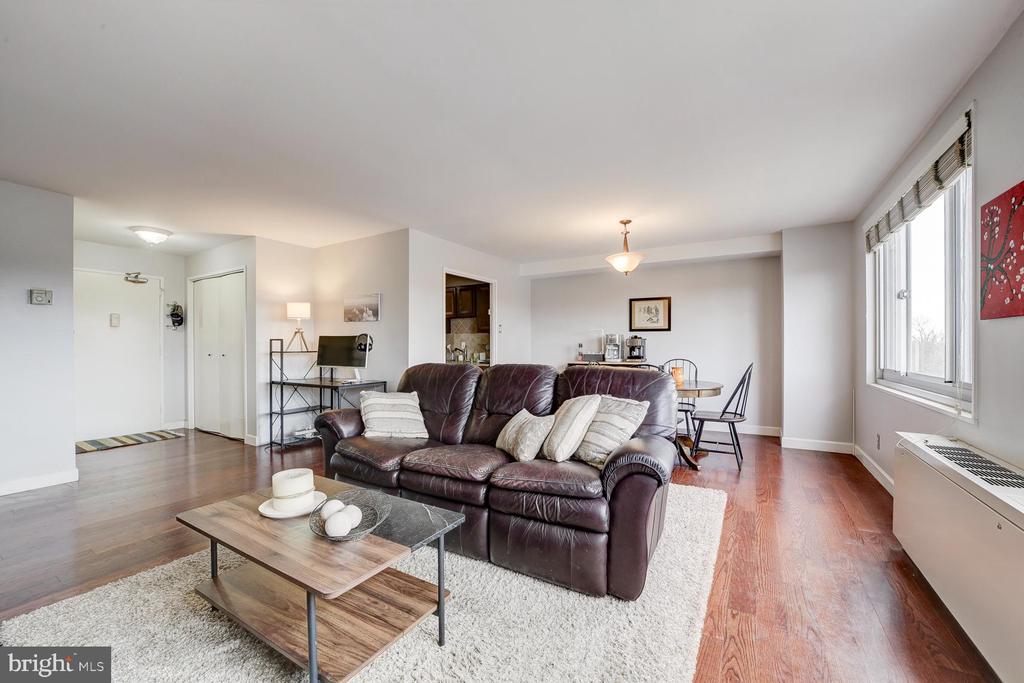 1900 LYTTONSVILLE ROAD 1105
