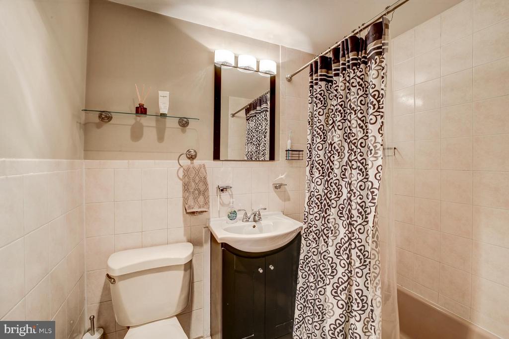 1900 LYTTONSVILLE ROAD 1105