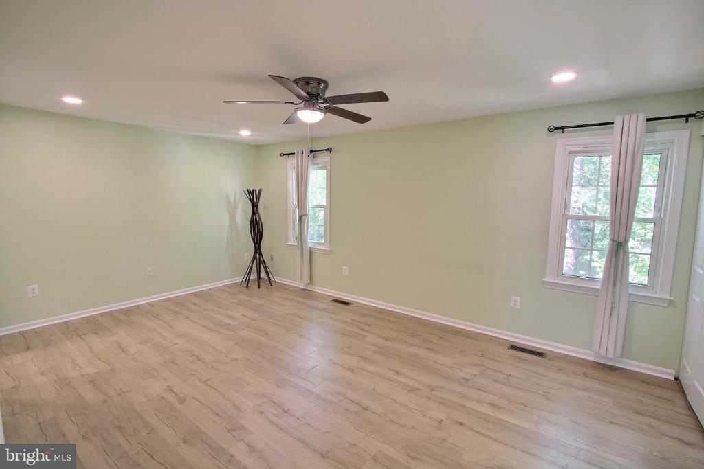 5 APPLESEED LANE