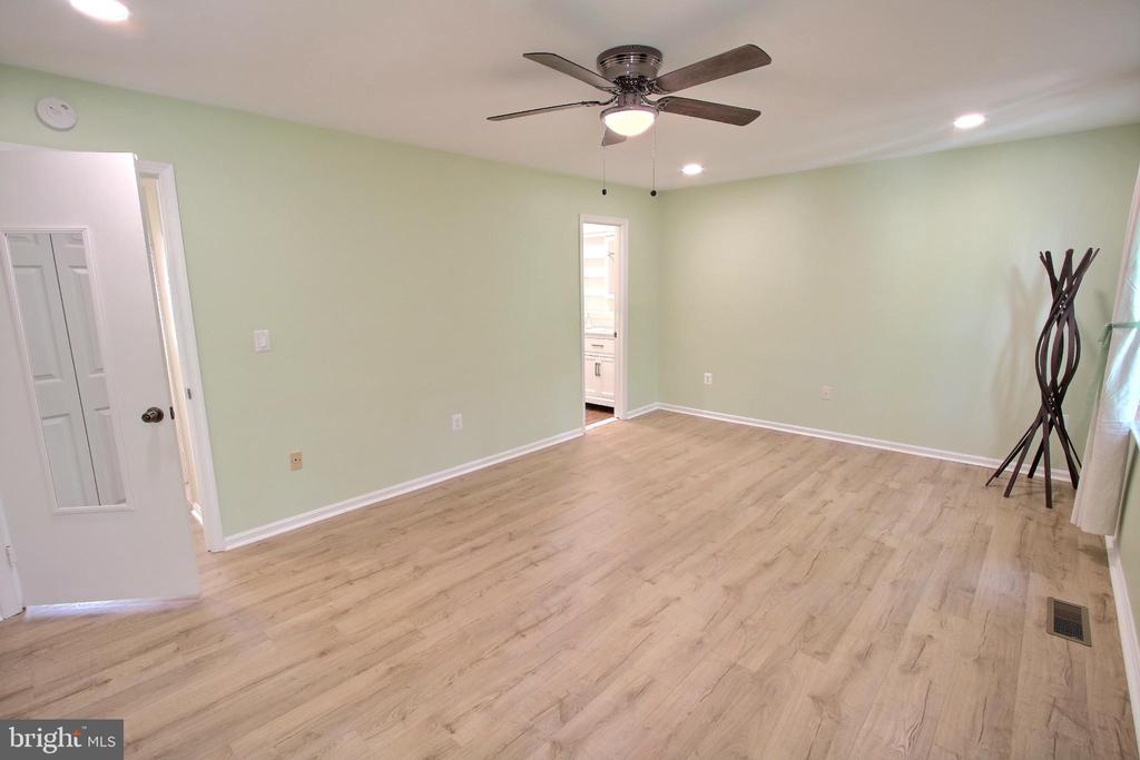 5 APPLESEED LANE