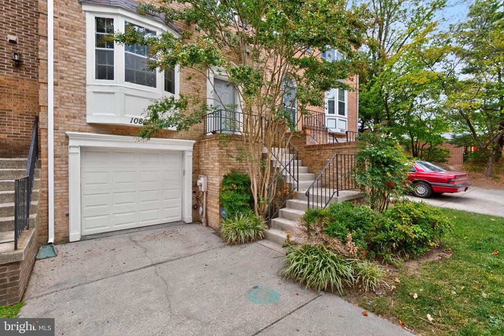 10808 DRAWBRIDGE COURT