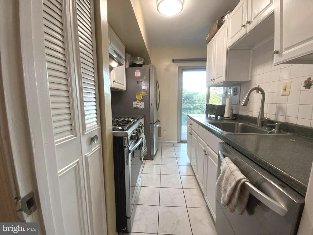 2302 GREENERY LANE 301-16
