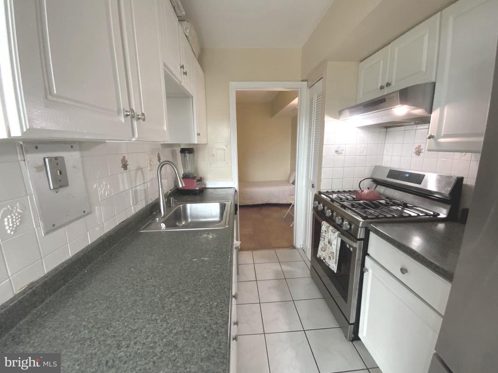 2302 GREENERY LANE 301-16
