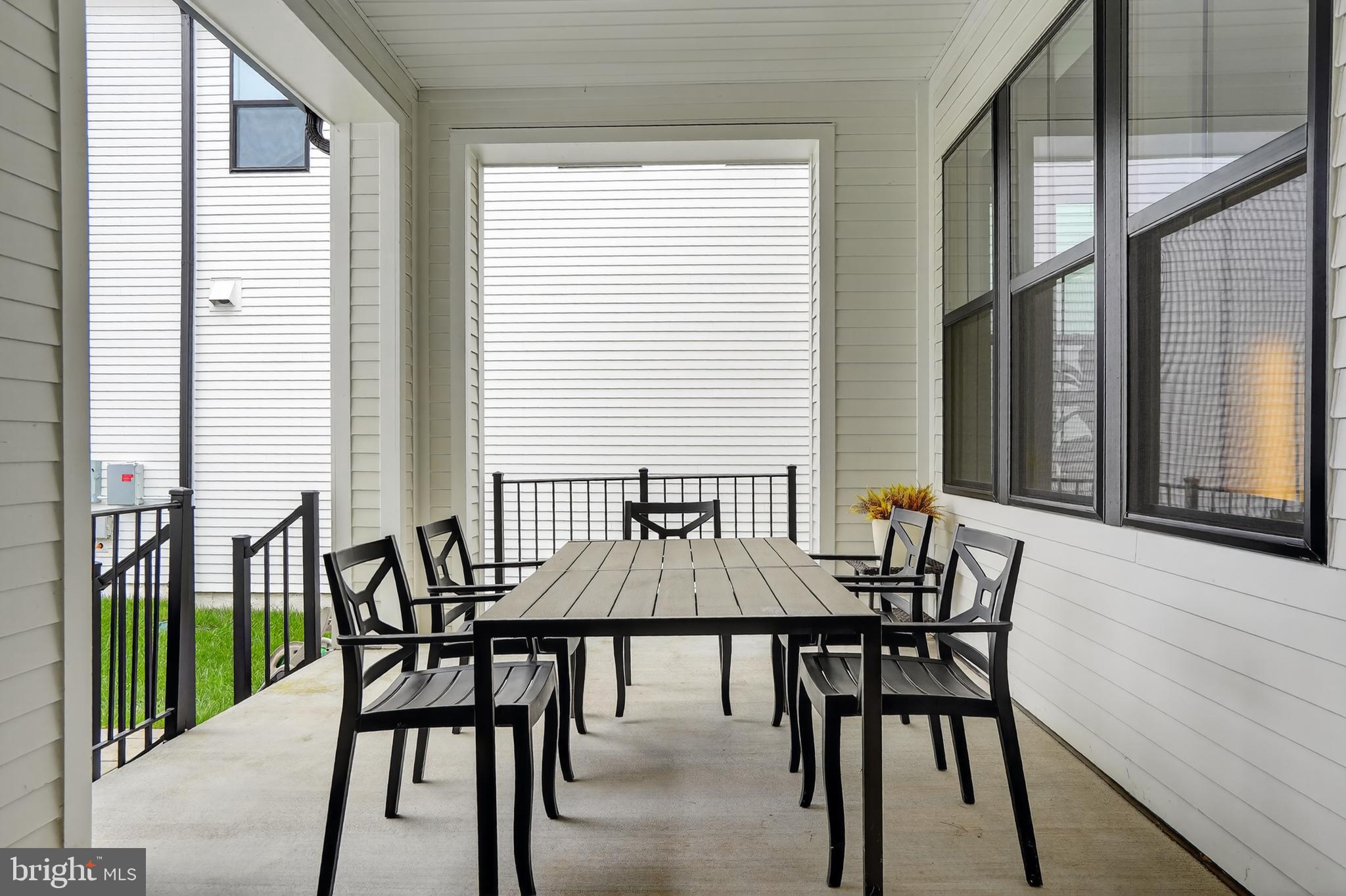 6917 SILVER LINDEN ST