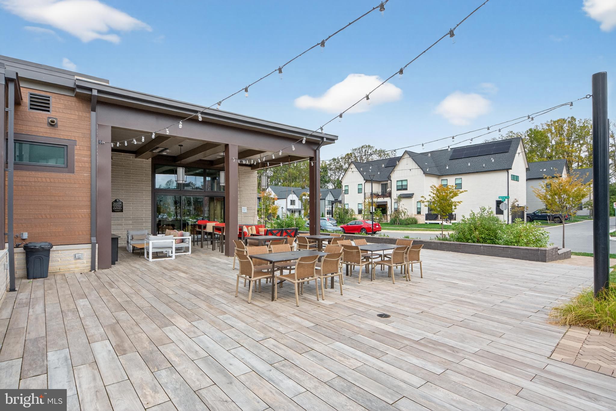 6917 SILVER LINDEN ST