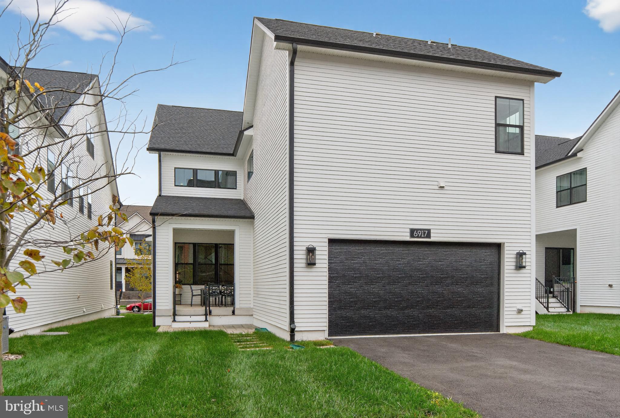 6917 SILVER LINDEN ST