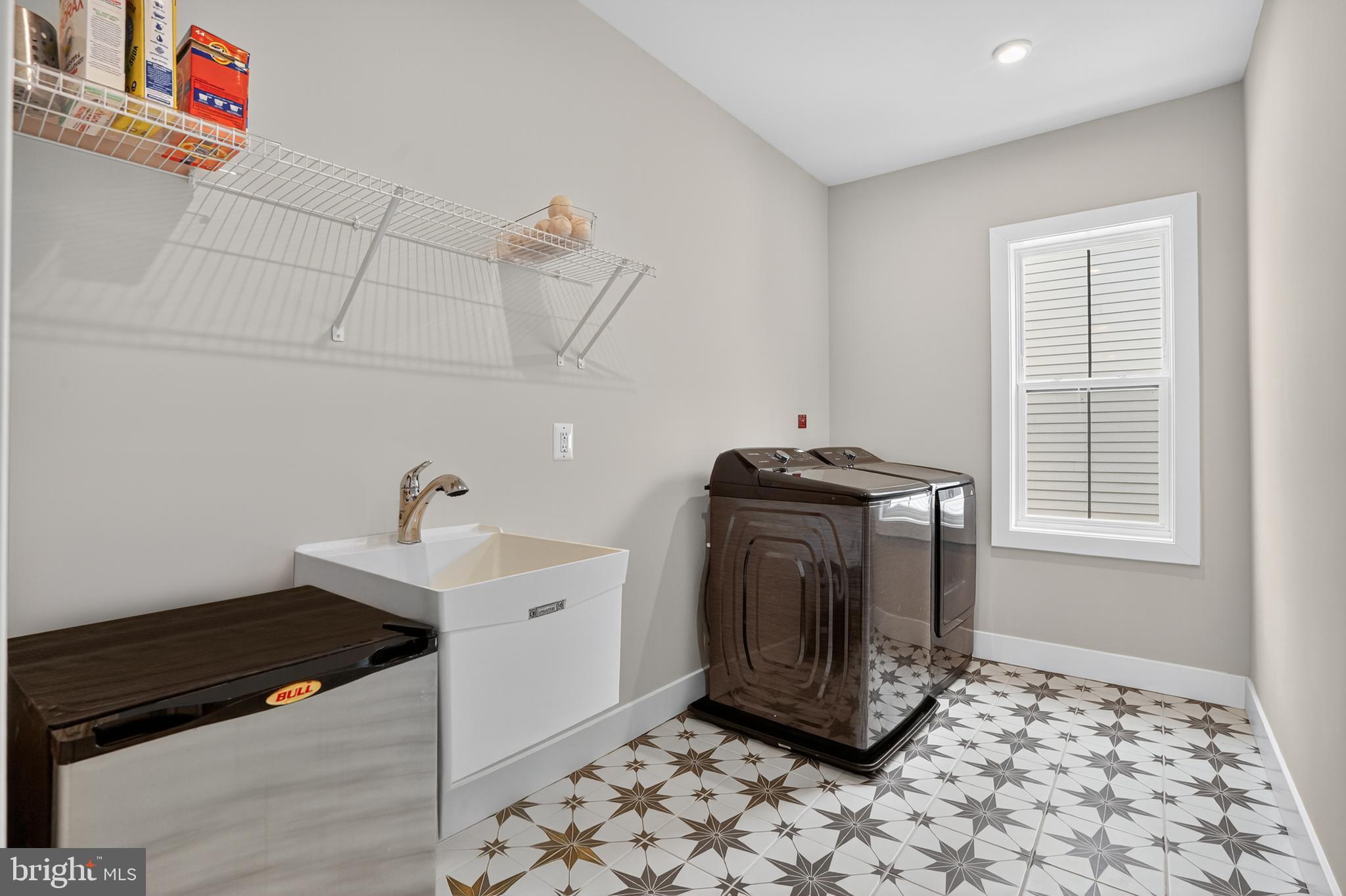 6917 SILVER LINDEN ST