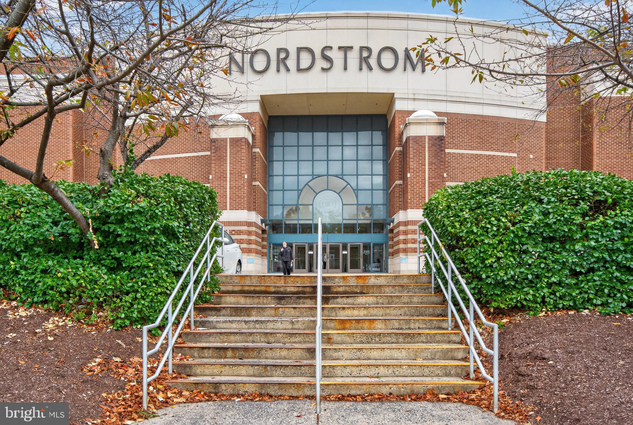 6917 SILVER LINDEN ST