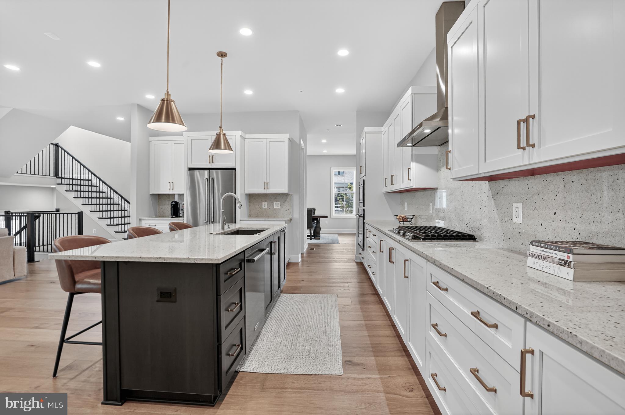 6917 SILVER LINDEN ST