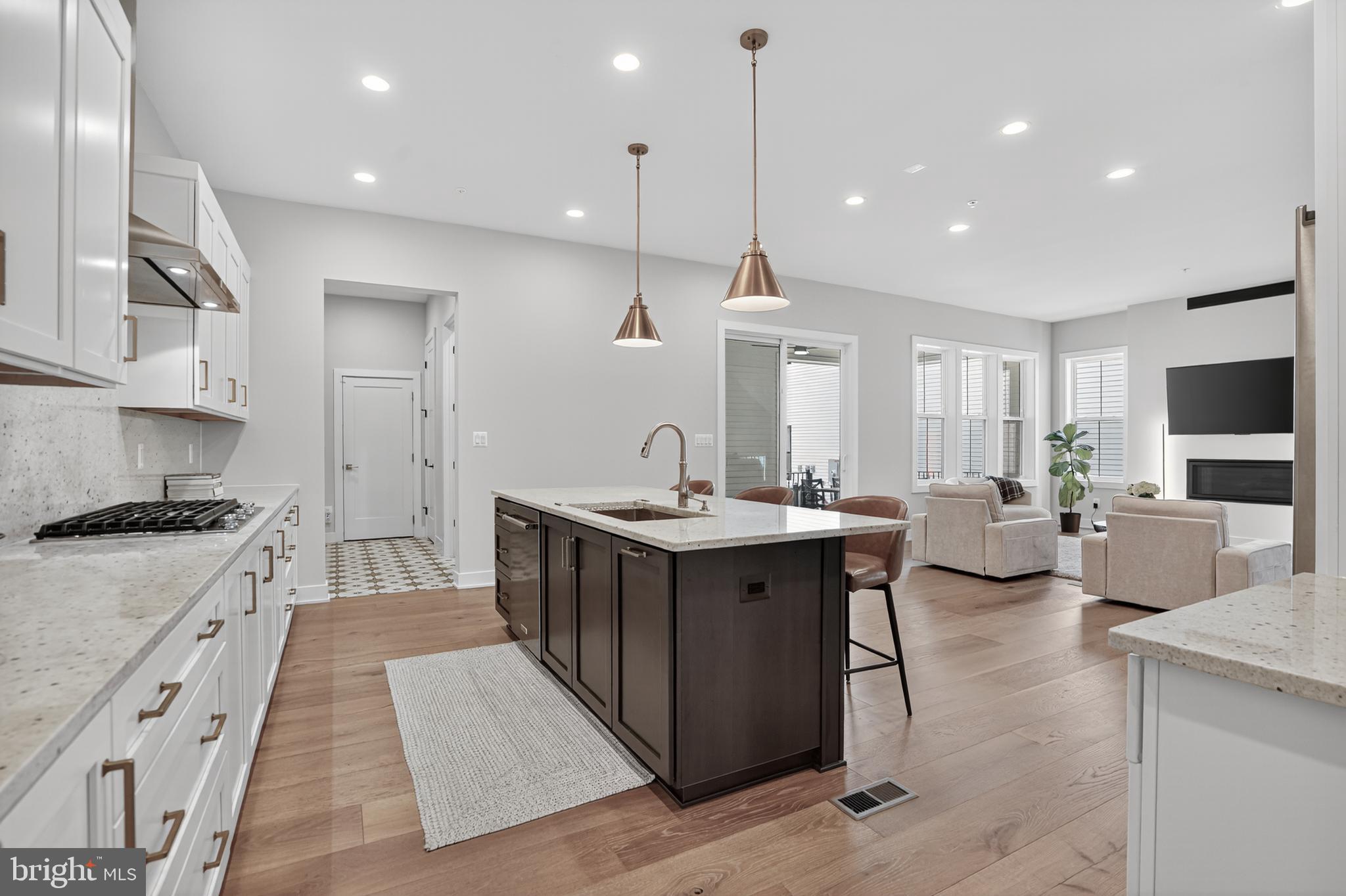 6917 SILVER LINDEN ST