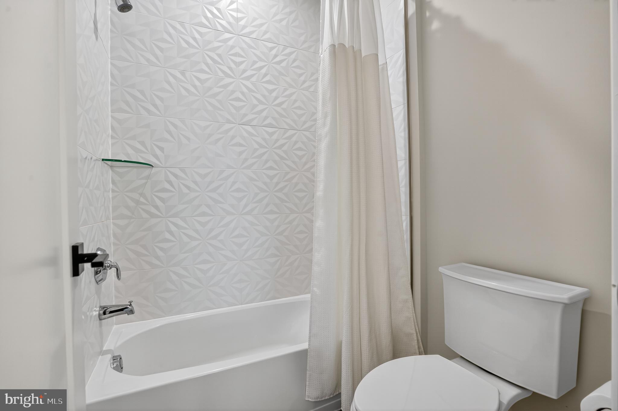 6917 SILVER LINDEN ST